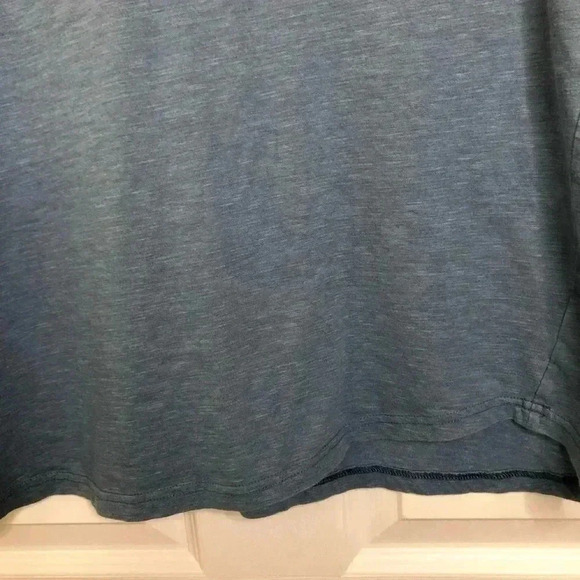 Levi’s  T-Shirt Grey/Blue Front Pocket Size Medium - Picture 2 of 16